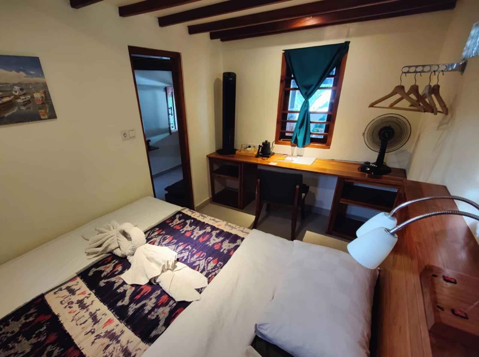 Cool Breeze Authentic Hotel Labuan Bajo Komodo Ngoại thất bức ảnh